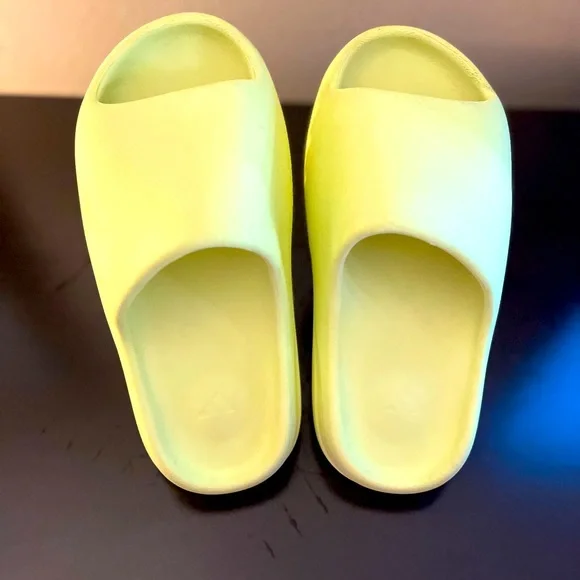SOLD ‼️ Adidas Yeezy Slides Light Neon Green - Picture 3 of 7